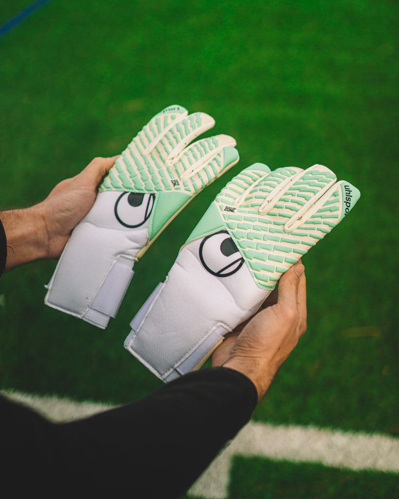 Gants de gardien Uhslport Absolutgrip blanc et vert collection 2026