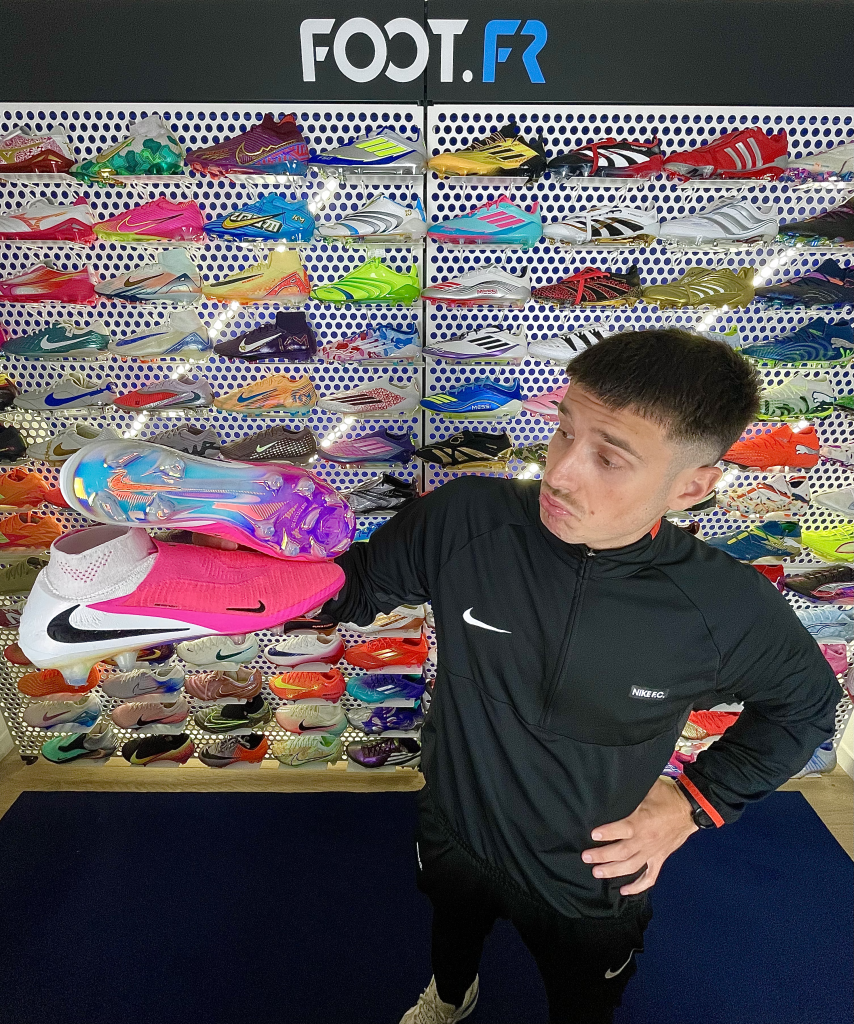Nouvelles chaussures de foot Phantom roses Nike Breakout Pack pour la Coupe du Monde 2026