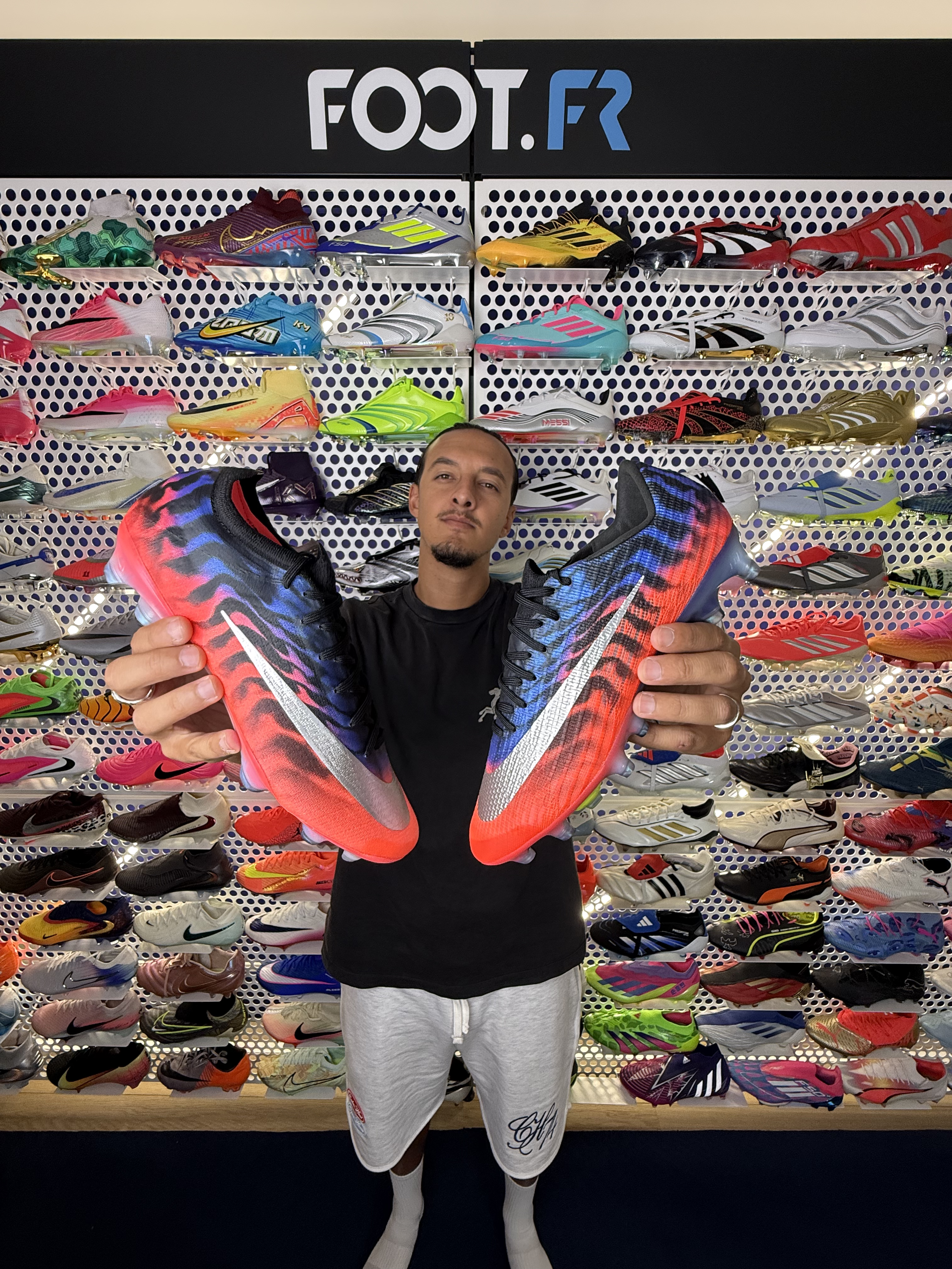 Nouvelles chaussures de foot Nike Mercurial Scorpion portées par Kylian Mbappé.